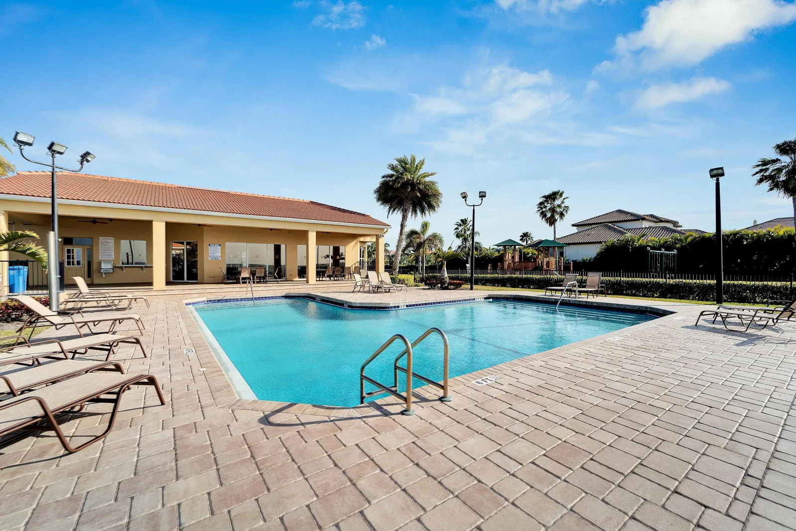 FHA vs. Conventional Loans in Florida: How First-Time Buyers Can Compare