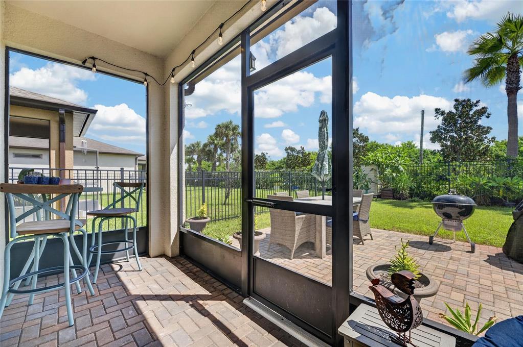 Screened rear lanai