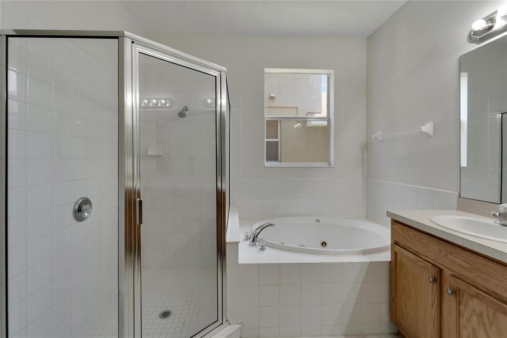 Primary bath with dual sinks and garden tub