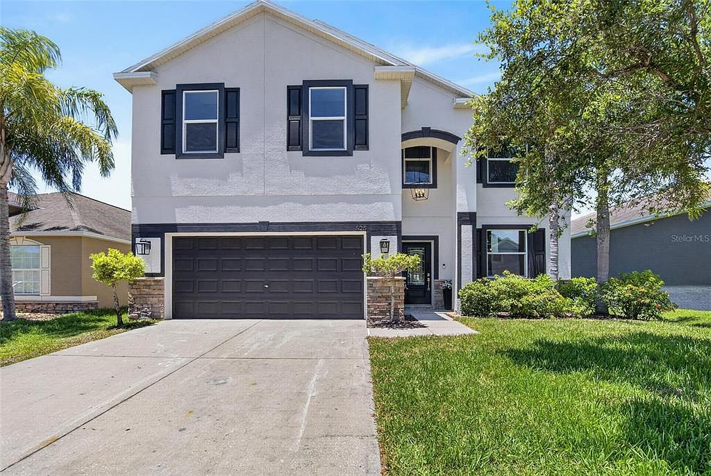 Front of 525 19th Street NW, a two-story home in gated Mira Lago, Ruskin FL
