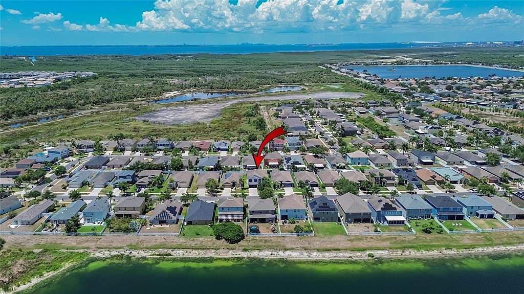 Aerial of the Mira Lago community in Ruskin with 525 19th Street NW marked