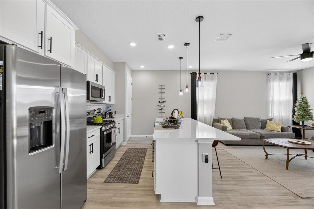 Kitchen eating area