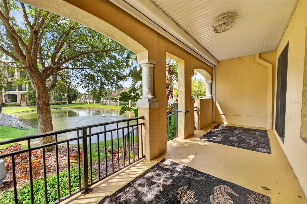 Balcony with remote-controlled retractable screens