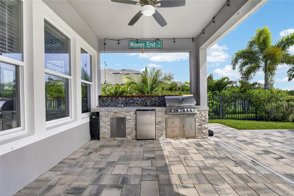 Covered lanai with outdoor kitchen