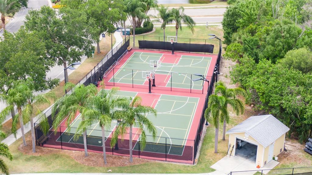 MiraBay tennis and pickleball courts